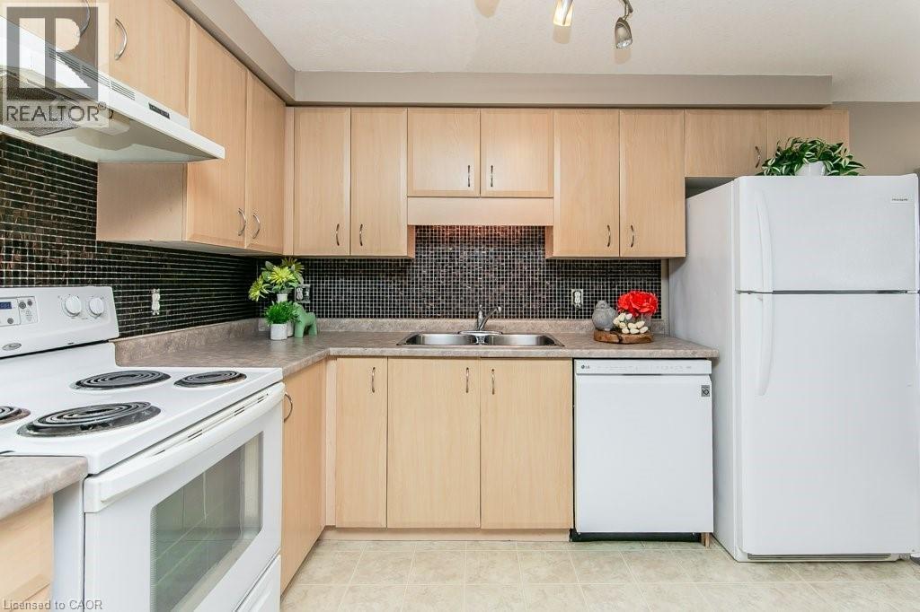 71 Foxglove Crescent, Kitchener, Ontario  N2E 3Y8 - Photo 13 - 40833337