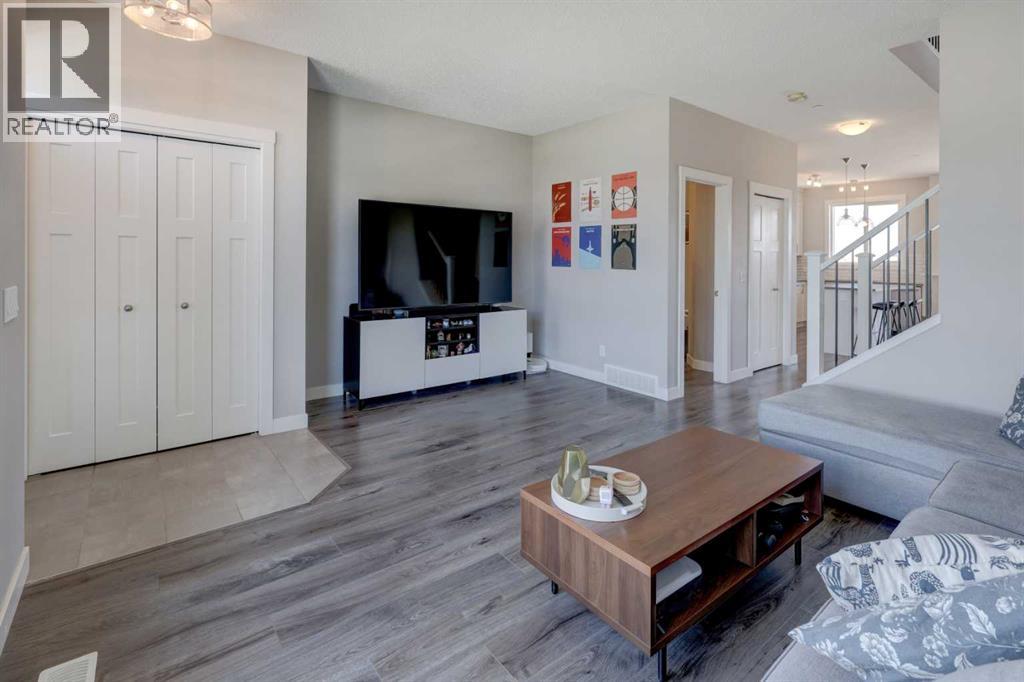 760 Livingston Hill Ne, Calgary, Alberta  T3P 1K4 - Photo 4 - A2310522