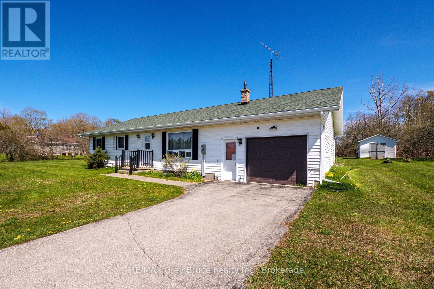 26 Maple Golf Crescent, Northern Bruce Peninsula, Ontario  N0H 2R0 - Photo 1 - X12727600
