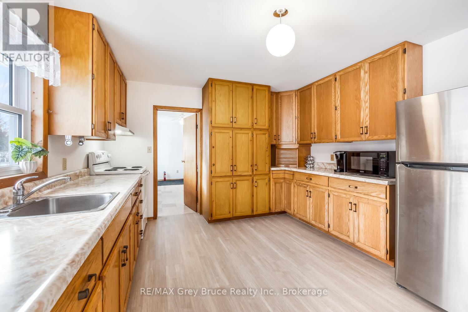 26 Maple Golf Crescent, Northern Bruce Peninsula, Ontario  N0H 2R0 - Photo 13 - X12727600