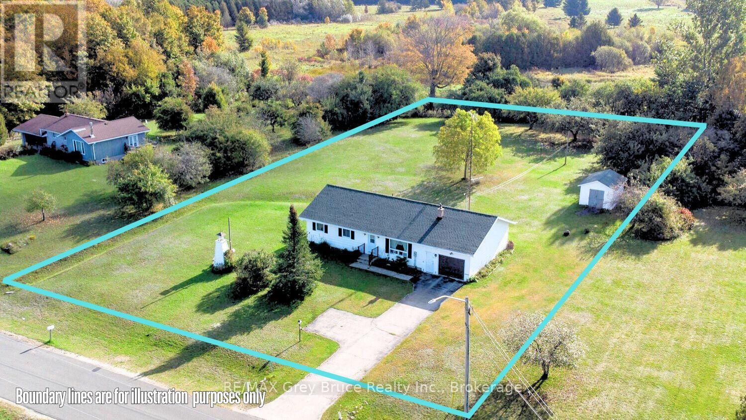 26 Maple Golf Crescent, Northern Bruce Peninsula, Ontario  N0H 2R0 - Photo 2 - X12727600