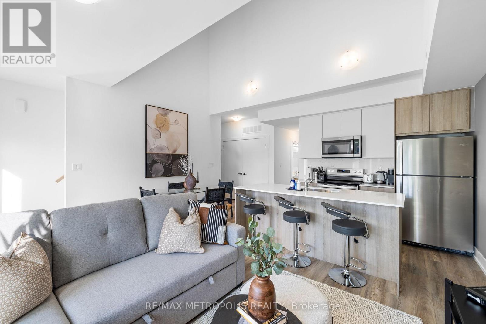 449 Lansdowne Avenue, Toronto, Ontario  M6H 3Y2 - Photo 4 - C13198660