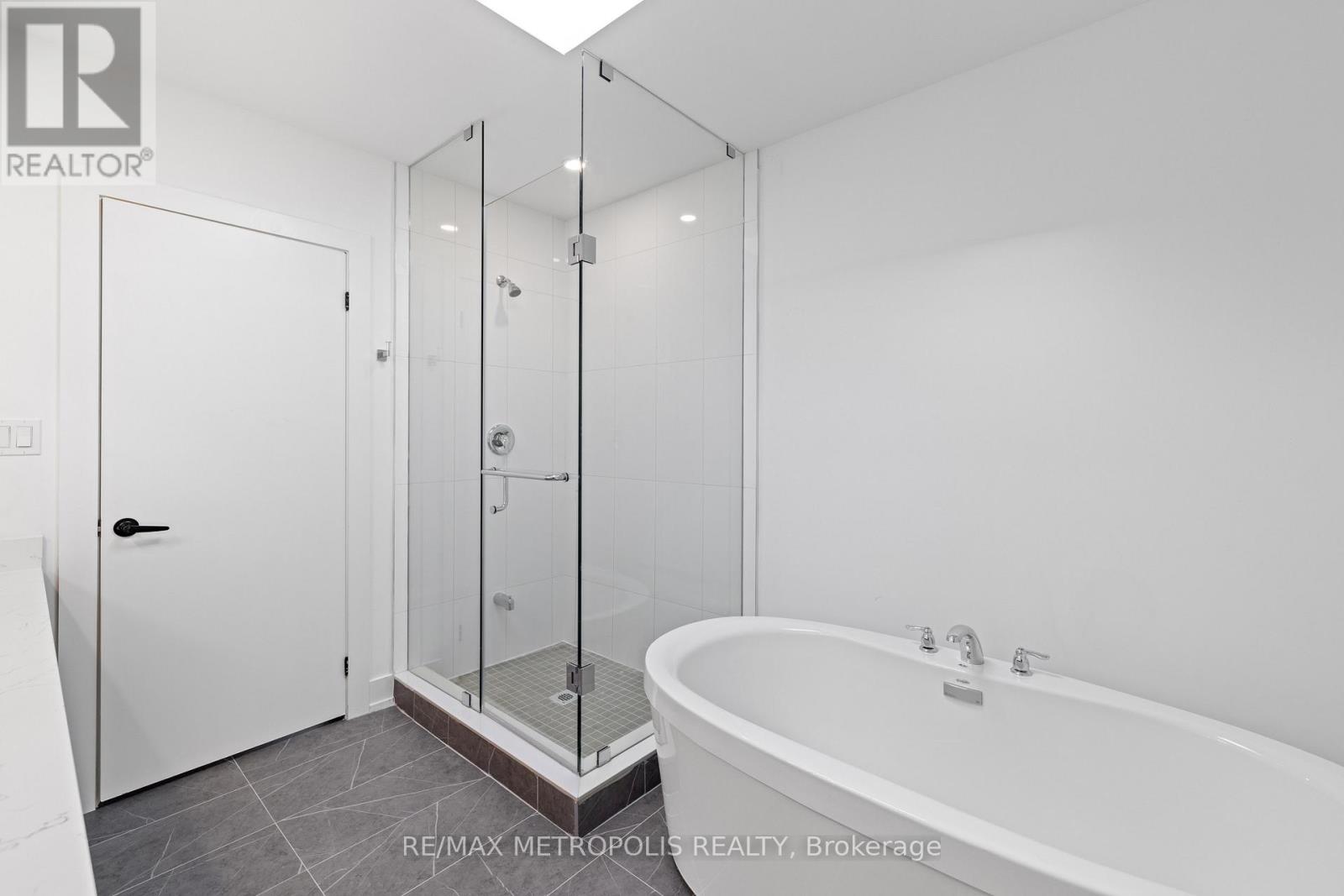 449 Lansdowne Avenue, Toronto, Ontario  M6H 3Y2 - Photo 8 - C13198660