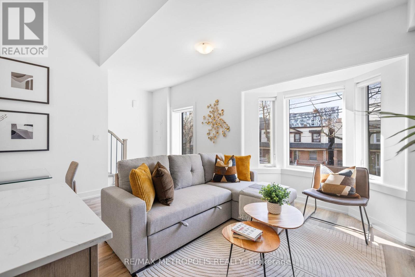 447 Lansdowne Avenue, Toronto, Ontario  M6H 3Y2 - Photo 4 - C13198742