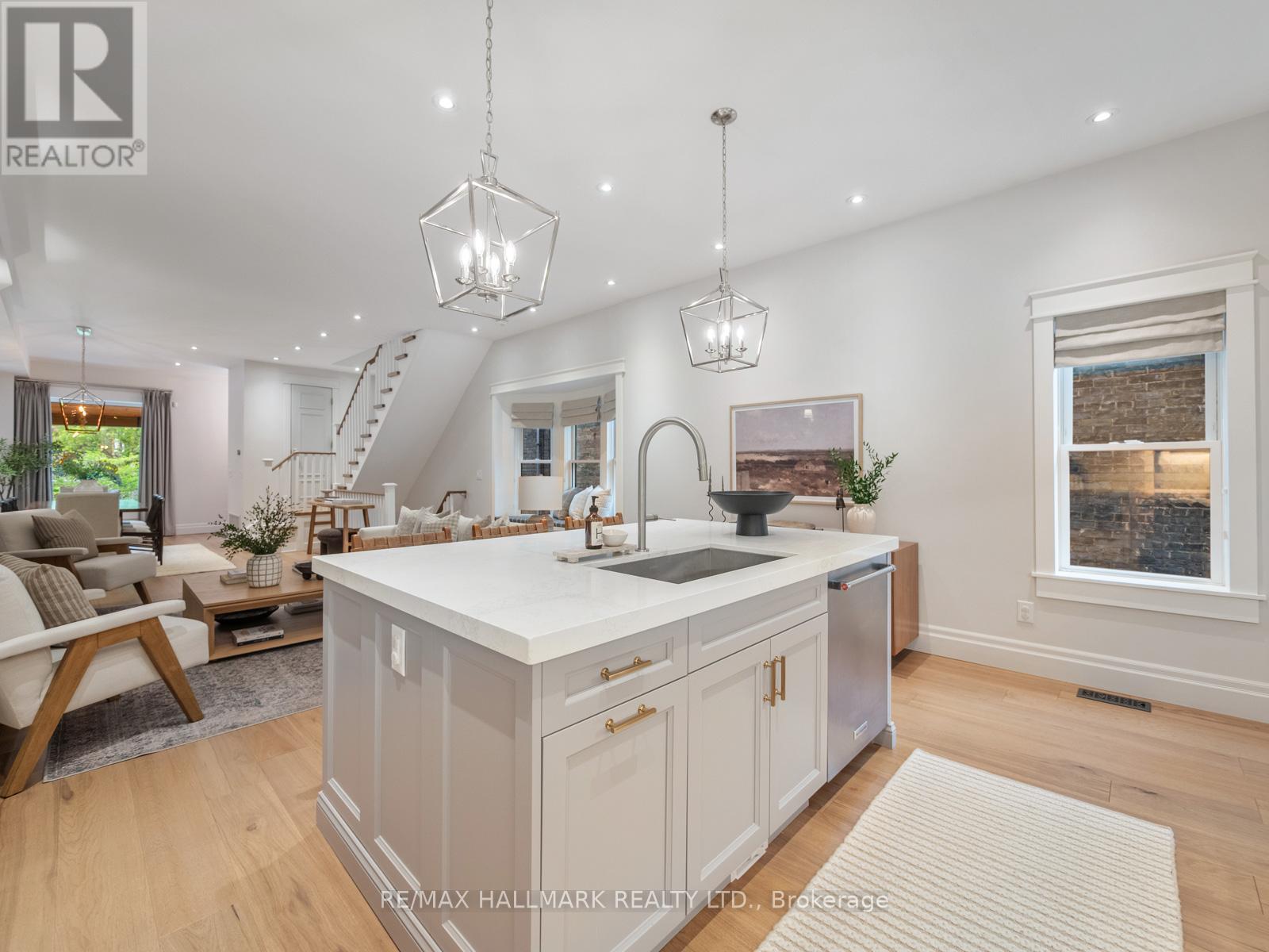 47 Langley Avenue, Toronto, Ontario  M4K 1B4 - Photo 12 - E13198302