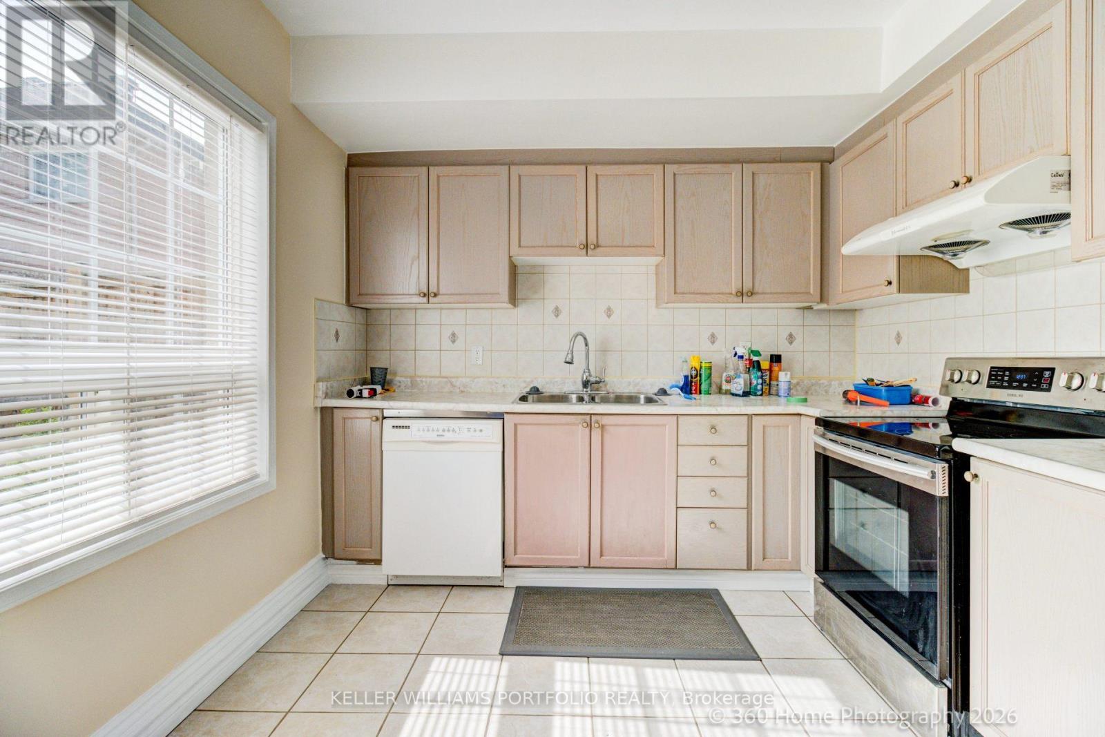 Lower Level - 366 Old Harwood Avenue, Ajax, Ontario  L1T 4K7 - Photo 16 - E13198360