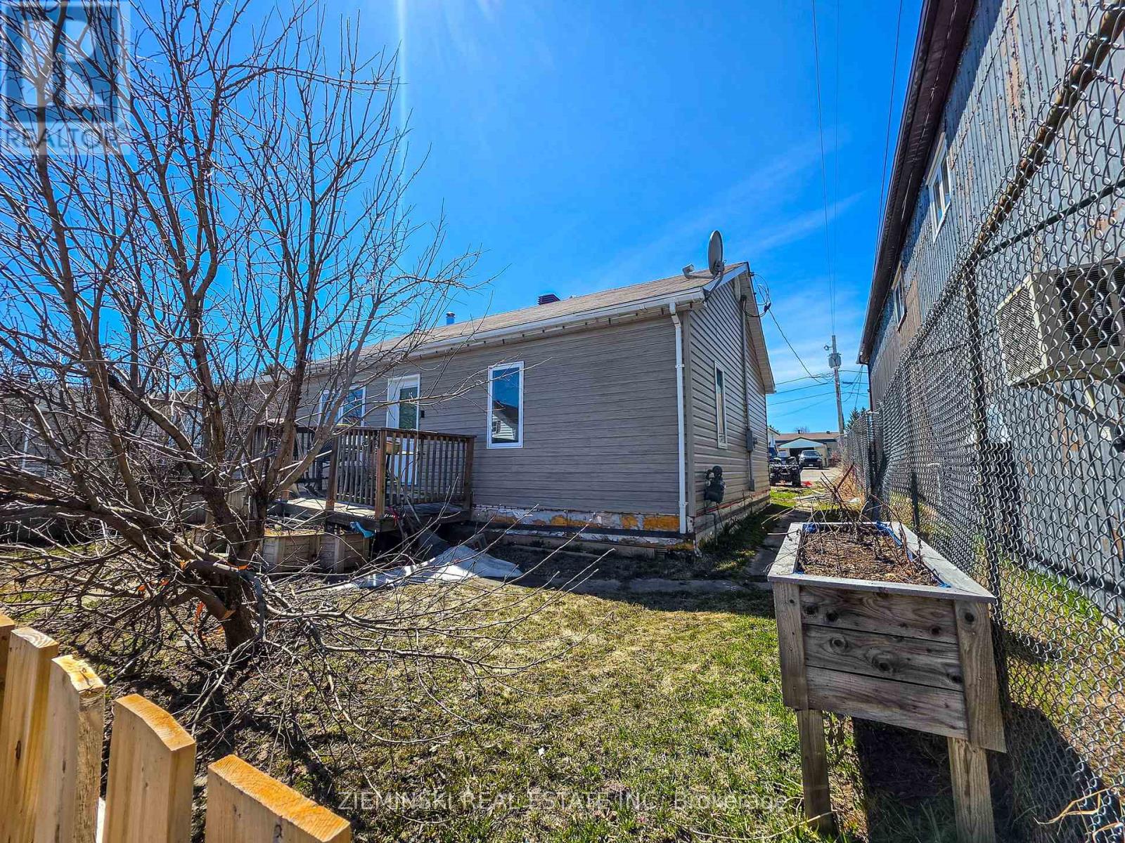 553 D'iberville Avenue, Iroquois Falls, Ontario  P0K 1G0 - Photo 2 - T13199240