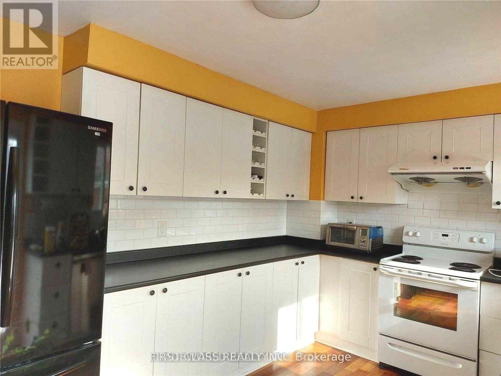 M&2nd - 880 Leslie Valley Drive, Newmarket, Ontario  L3Y 7G9 - Photo 10 - N13198478
