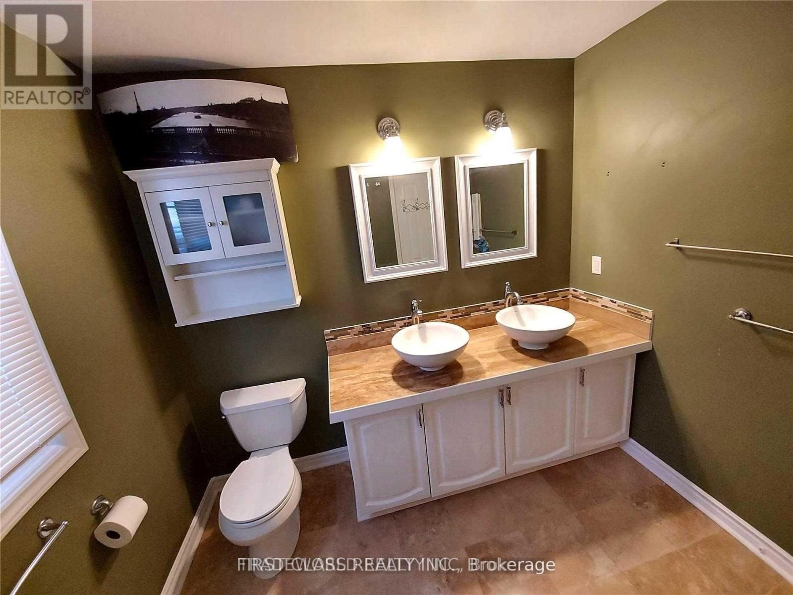 M&2nd - 880 Leslie Valley Drive, Newmarket, Ontario  L3Y 7G9 - Photo 2 - N13198478