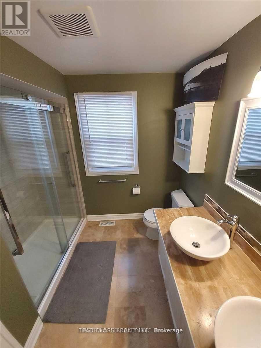 M&2nd - 880 Leslie Valley Drive, Newmarket, Ontario  L3Y 7G9 - Photo 3 - N13198478