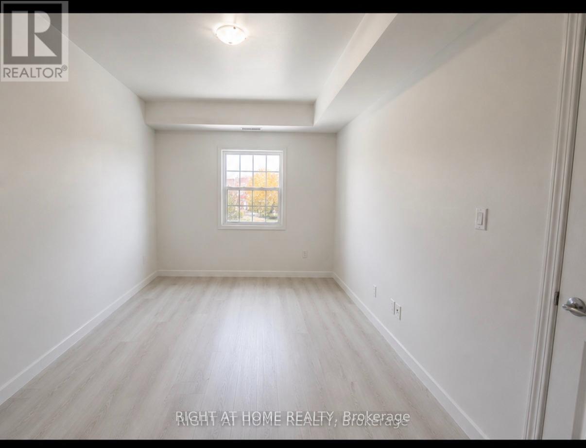 210 - 1 Center Street W, Richmond Hill, Ontario L4C 3P3 - Photo 6 - N13198808