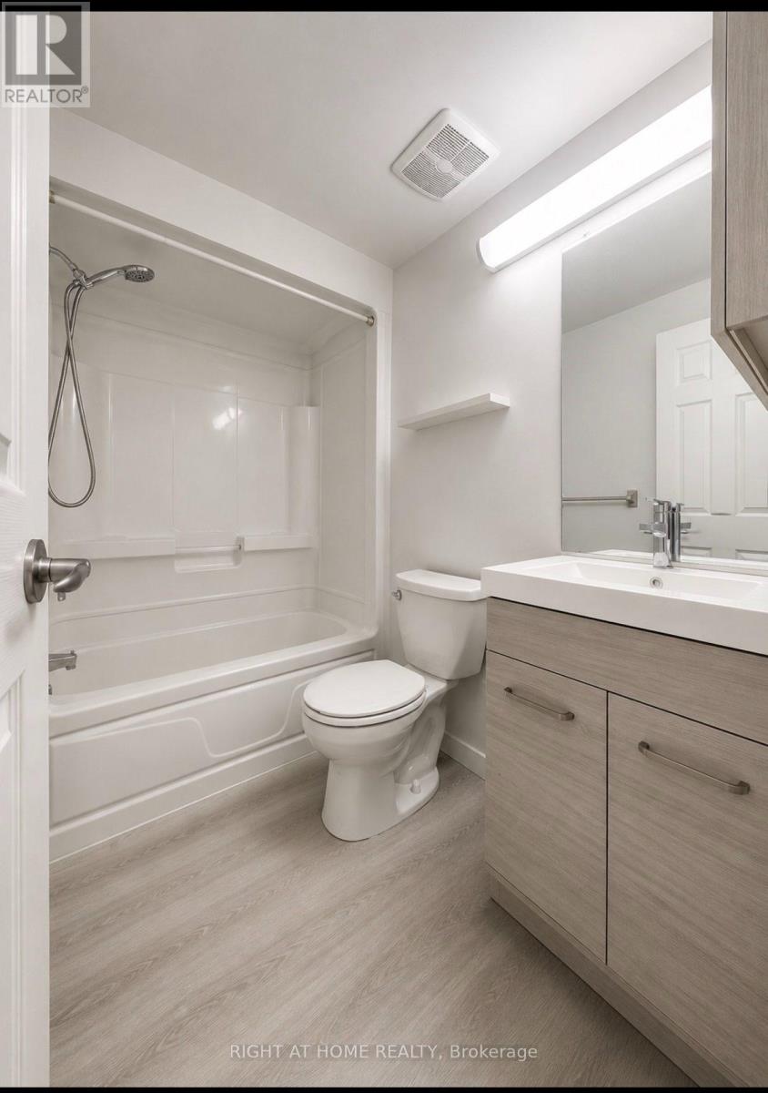 210 - 1 Center Street W, Richmond Hill, Ontario L4C 3P3 - Photo 7 - N13198808