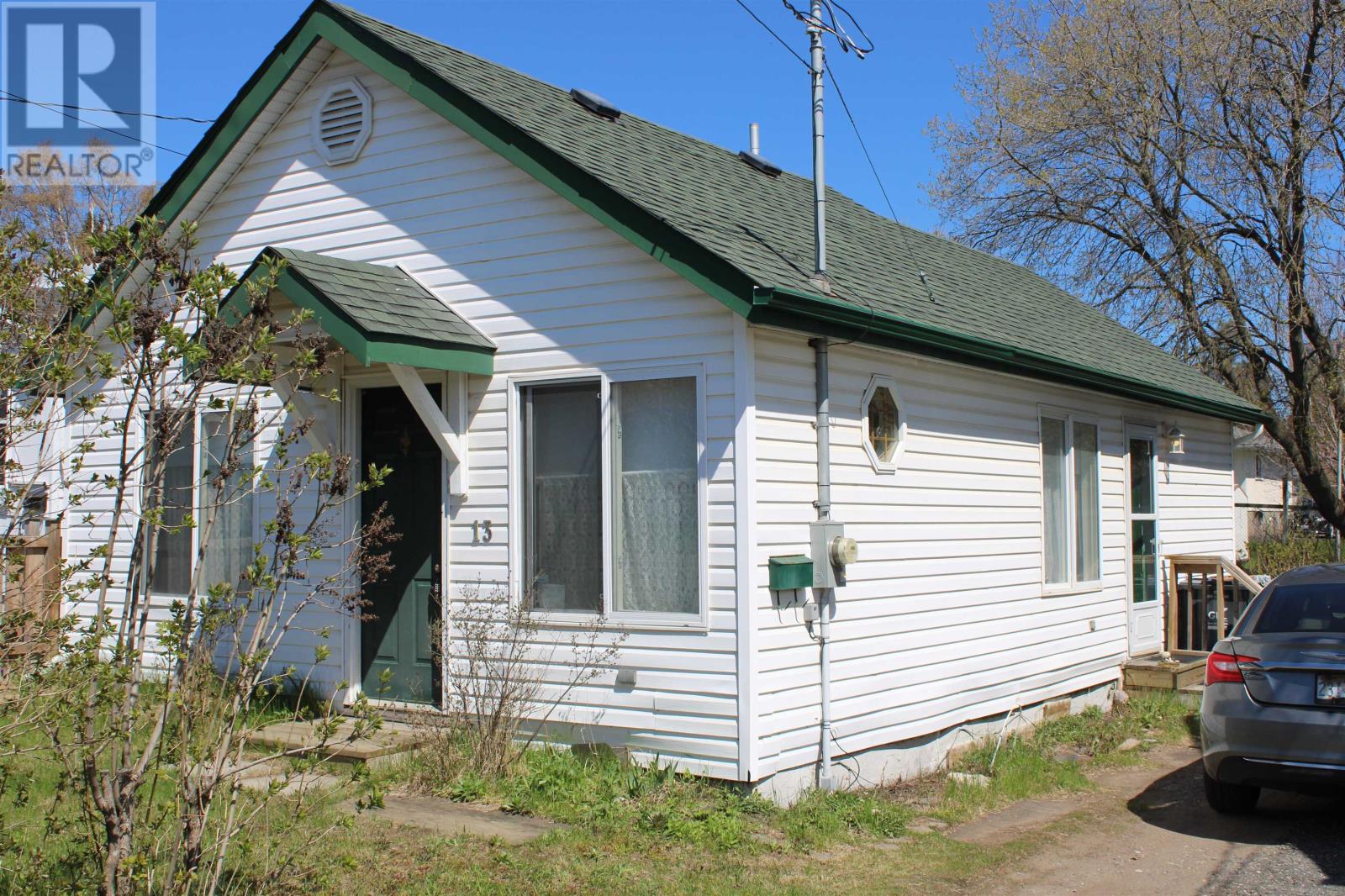 13 Kenogami Ave N, Thunder Bay, Ontario  P7A 6C5 - Photo 1 - TB2601221