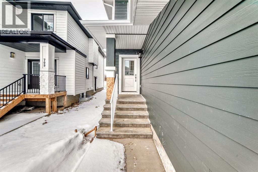 707 Mandalay Avenue, Carstairs, Alberta  T0M 0N0 - Photo 4 - A2292567