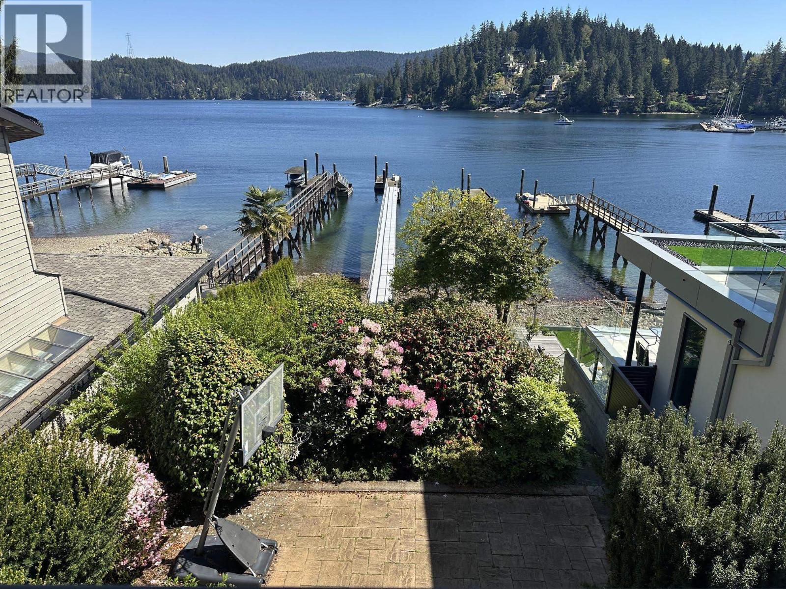 2588 Panorama Drive, North Vancouver, British Columbia  V7G 1V5 - Photo 3 - R3128660