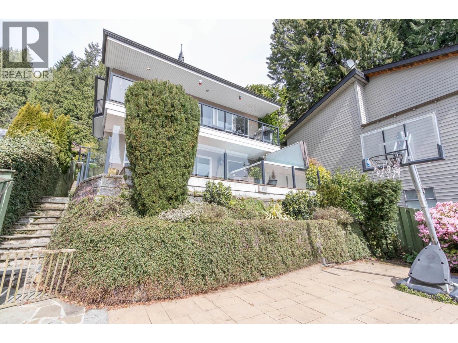 2588 Panorama Drive, North Vancouver, British Columbia  V7G 1V5 - Photo 9 - R3128660