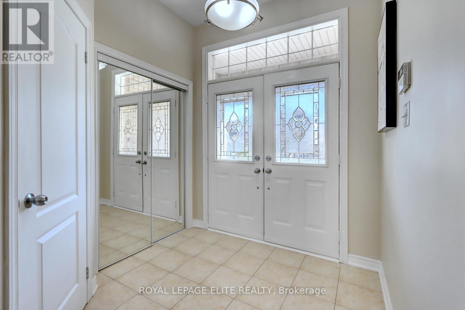 2437 Hilda Drive, Oakville, Ontario  L6H 7N5 - Photo 4 - W13198374