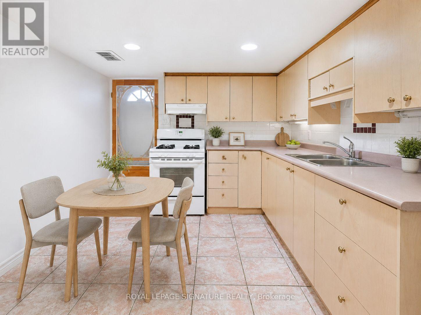 13 Auburn Avenue, Toronto, Ontario  M6H 2L6 - Photo 19 - W13198786