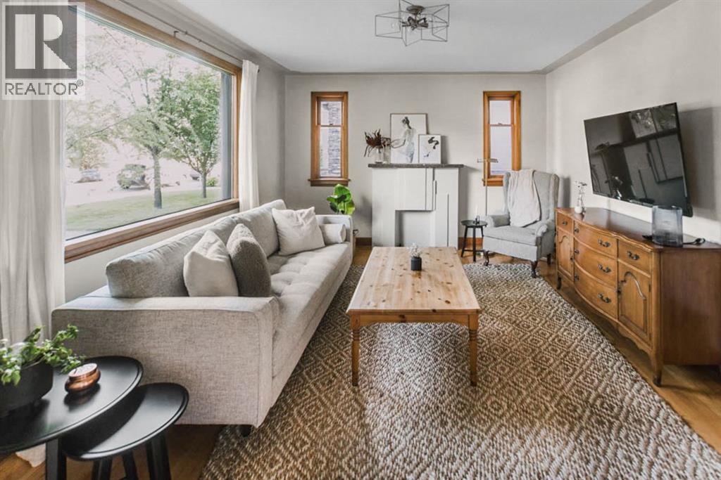 232 21 Avenue NE, Calgary, Alberta  T2E 1S4 - Photo 4 - A2294487