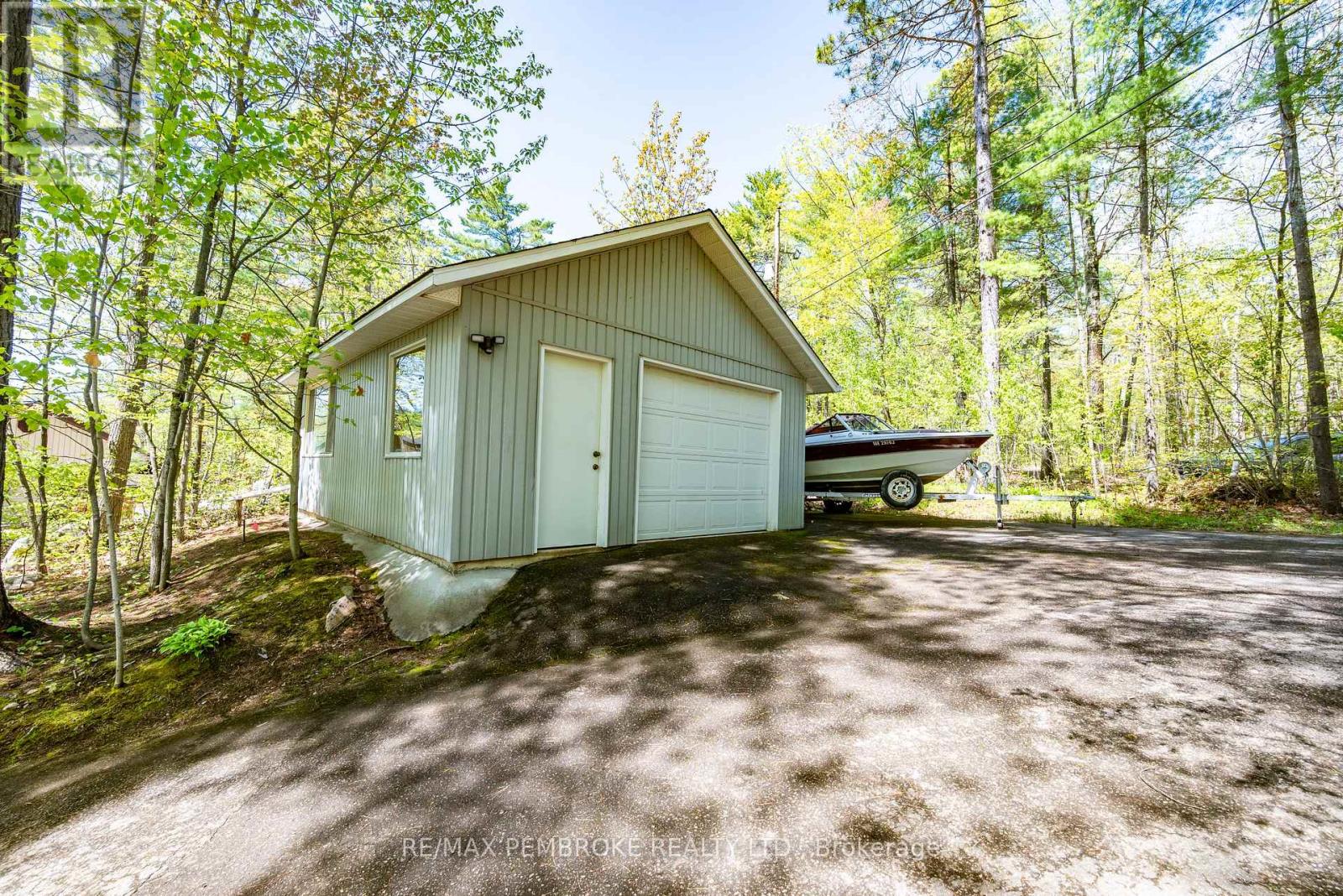 93 Bilsborrow Trail, Petawawa, Ontario K8H 2W8 - Photo 42 - X13199112