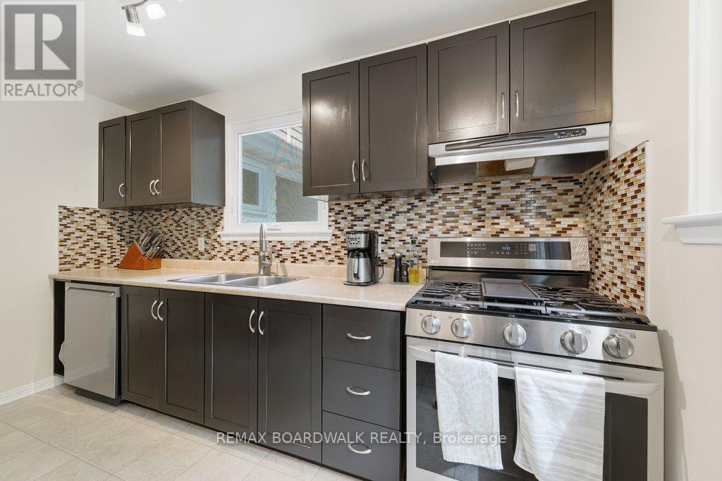 4 Glen Park Drive, Ottawa, Ontario  K1B 3Z2 - Photo 11 - X13198938
