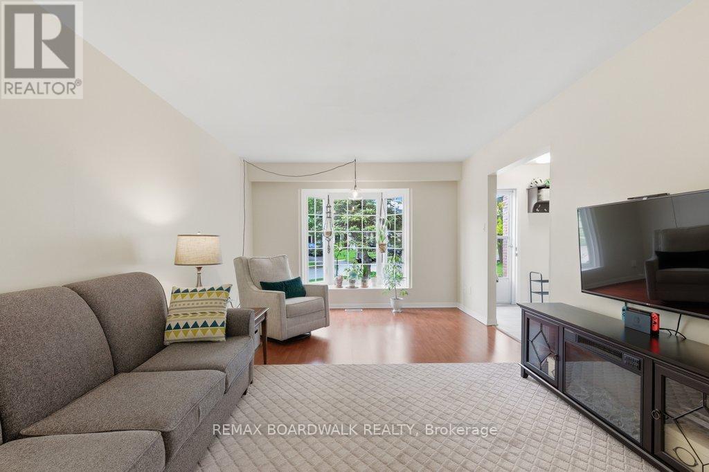 4 Glen Park Drive, Ottawa, Ontario  K1B 3Z2 - Photo 6 - X13198938