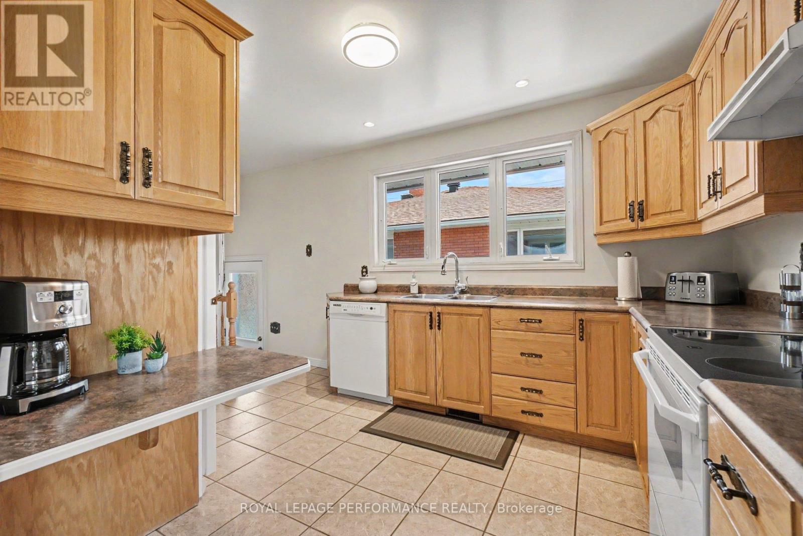 615 Quebec Street, Ottawa, Ontario  K1K 0Z4 - Photo 7 - X13200594