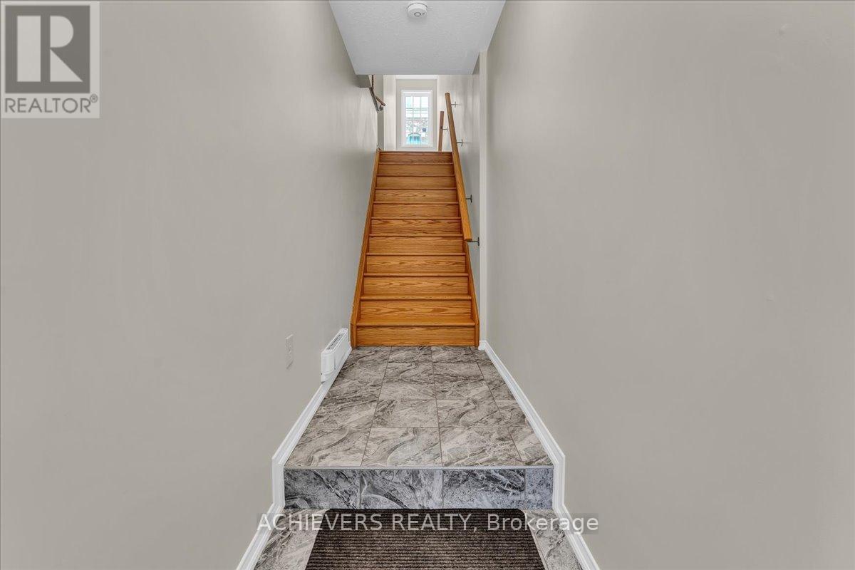 35 Glenstal Path, Oshawa, Ontario  L1L 0L2 - Photo 7 - E13180308