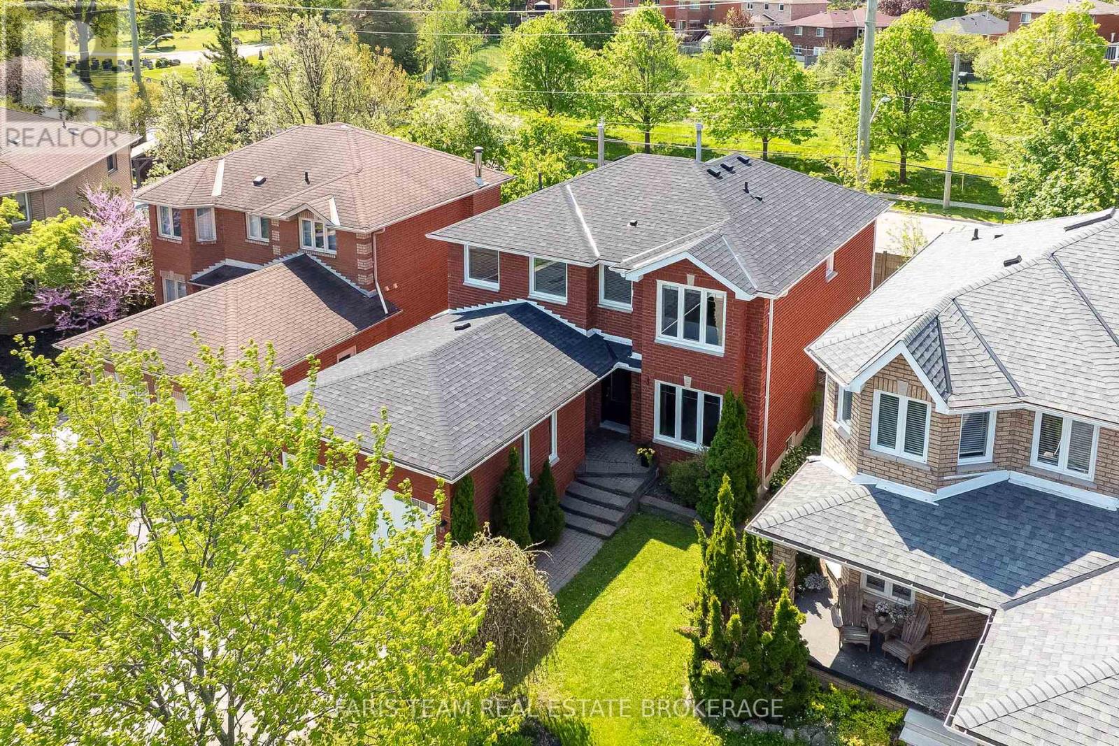 31 Etherington Crescent, Barrie, Ontario  L4N 7T2 - Photo 2 - S13139044
