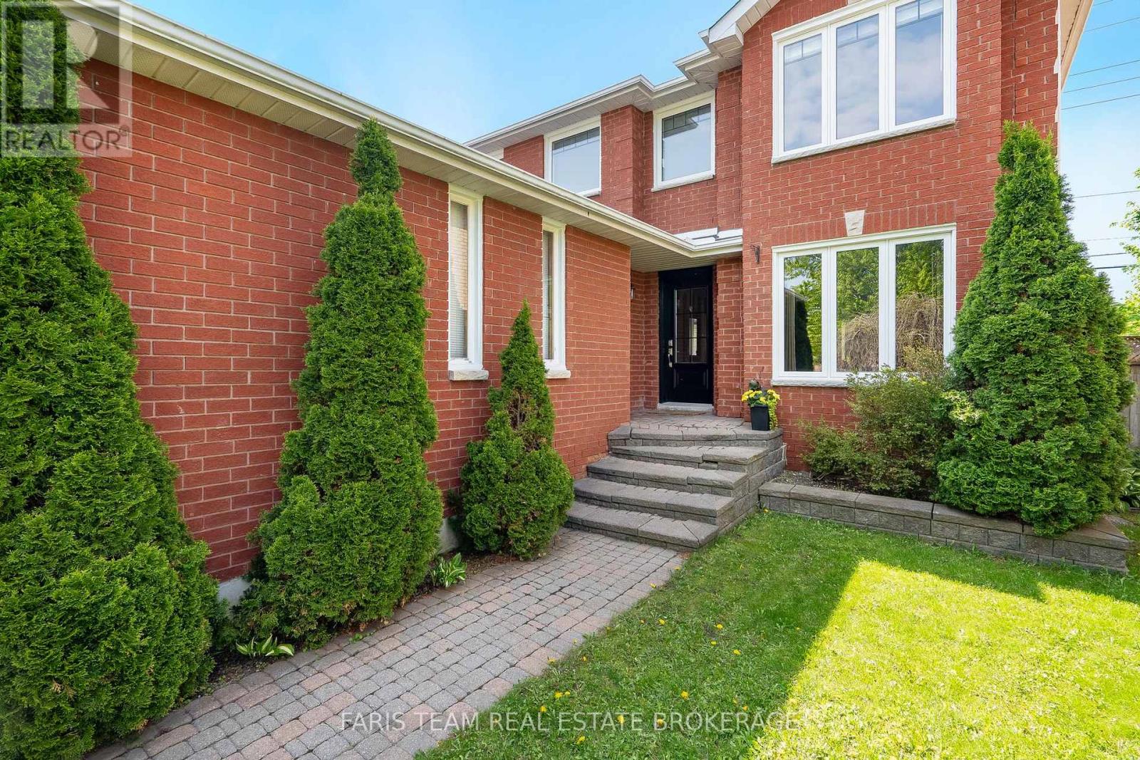 31 Etherington Crescent, Barrie, Ontario  L4N 7T2 - Photo 5 - S13139044
