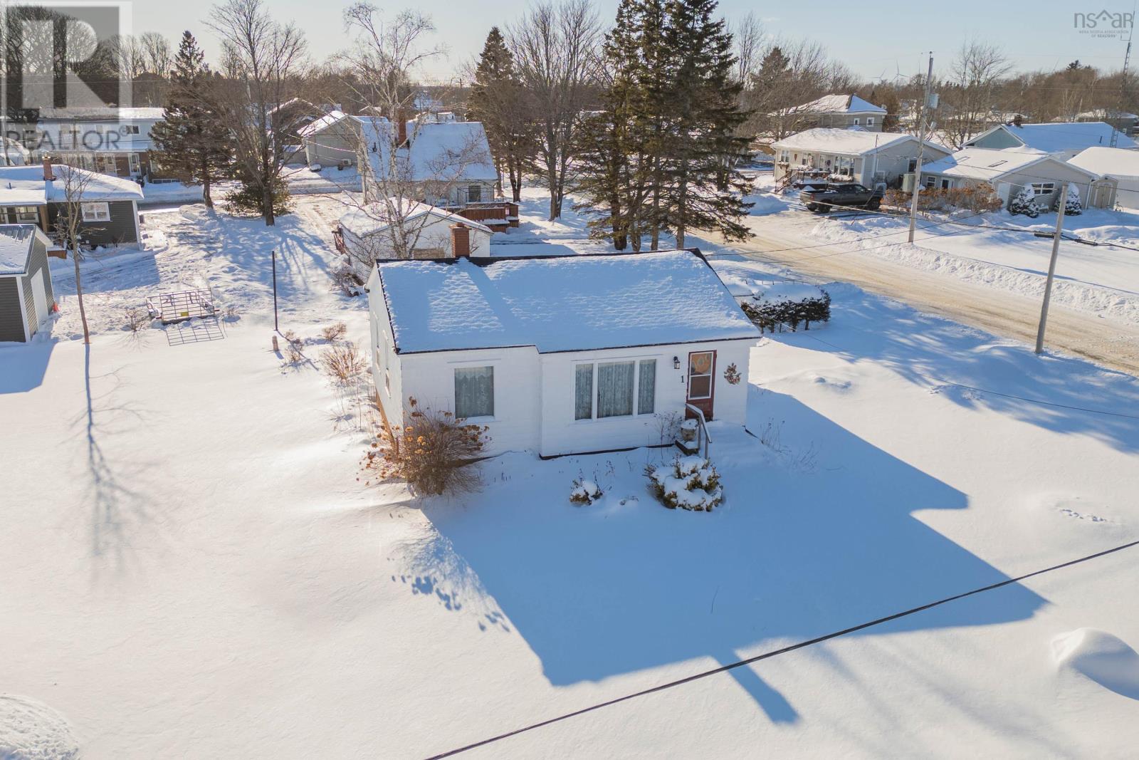 1 Boylston Avenue, Amherst, Nova Scotia  B4H 3W7 - Photo 2 - 202601764