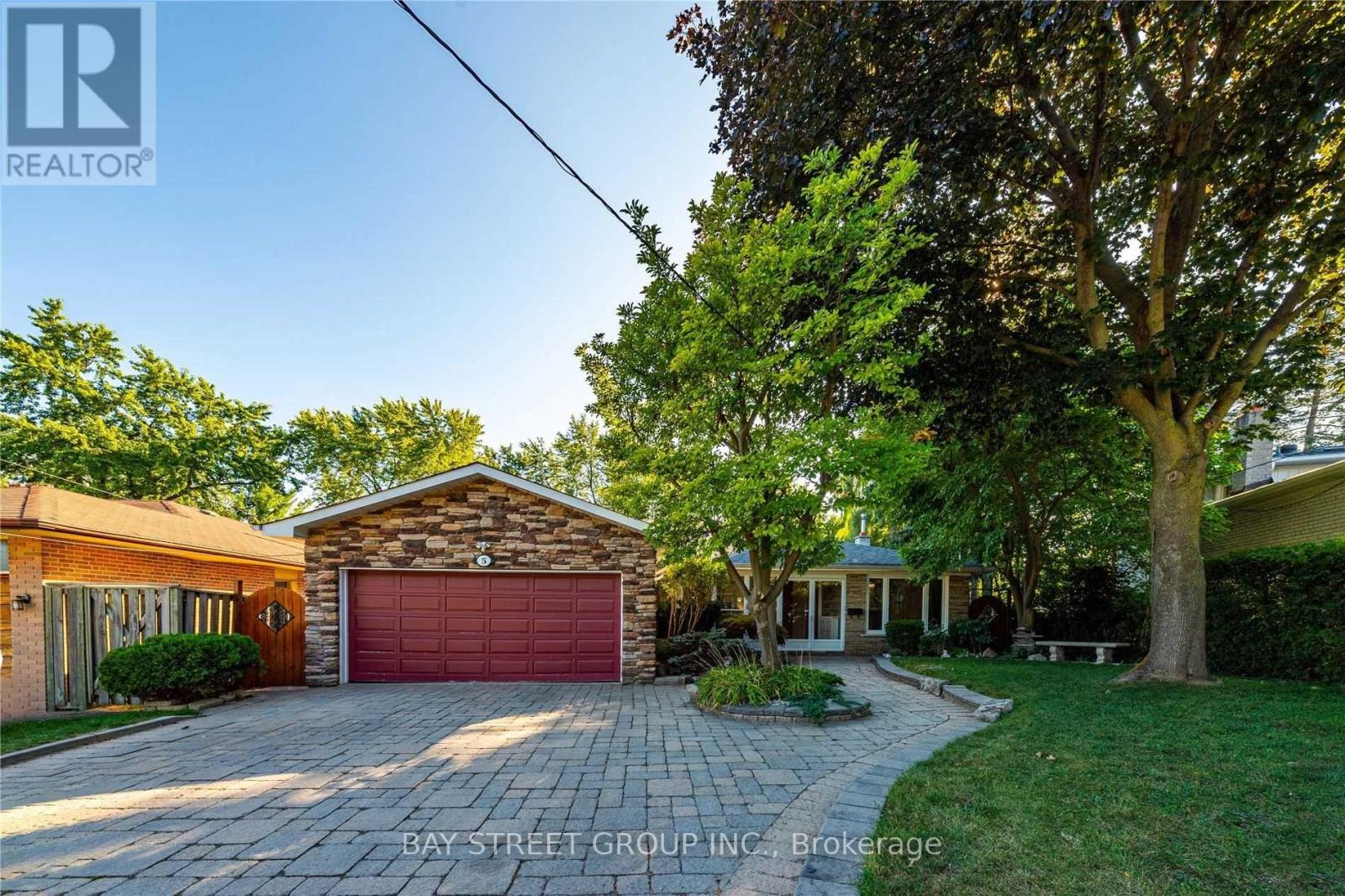 5 WARLOCK CRESCENT, Toronto, Ontario