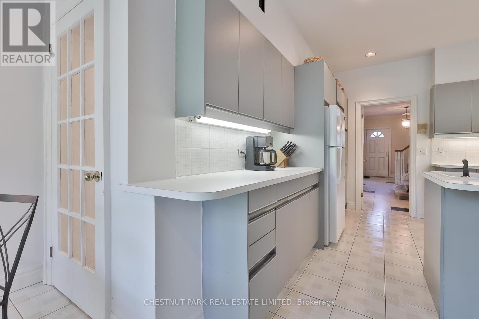 97 Farnham Avenue, Toronto, Ontario  M4V 1H6 - Photo 14 - C13199302