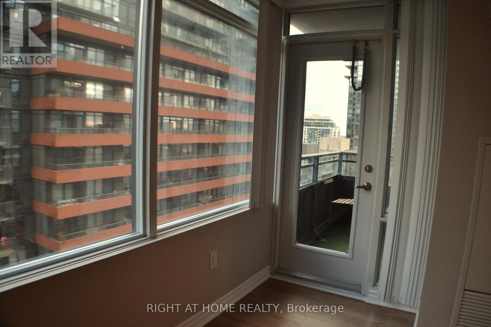 1005 - 25 Telegram Mews, Toronto, Ontario  M5V 3Z1 - Photo 11 - C13199624