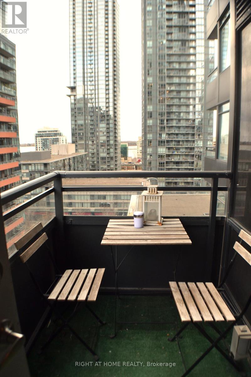 1005 - 25 Telegram Mews, Toronto, Ontario  M5V 3Z1 - Photo 13 - C13199624
