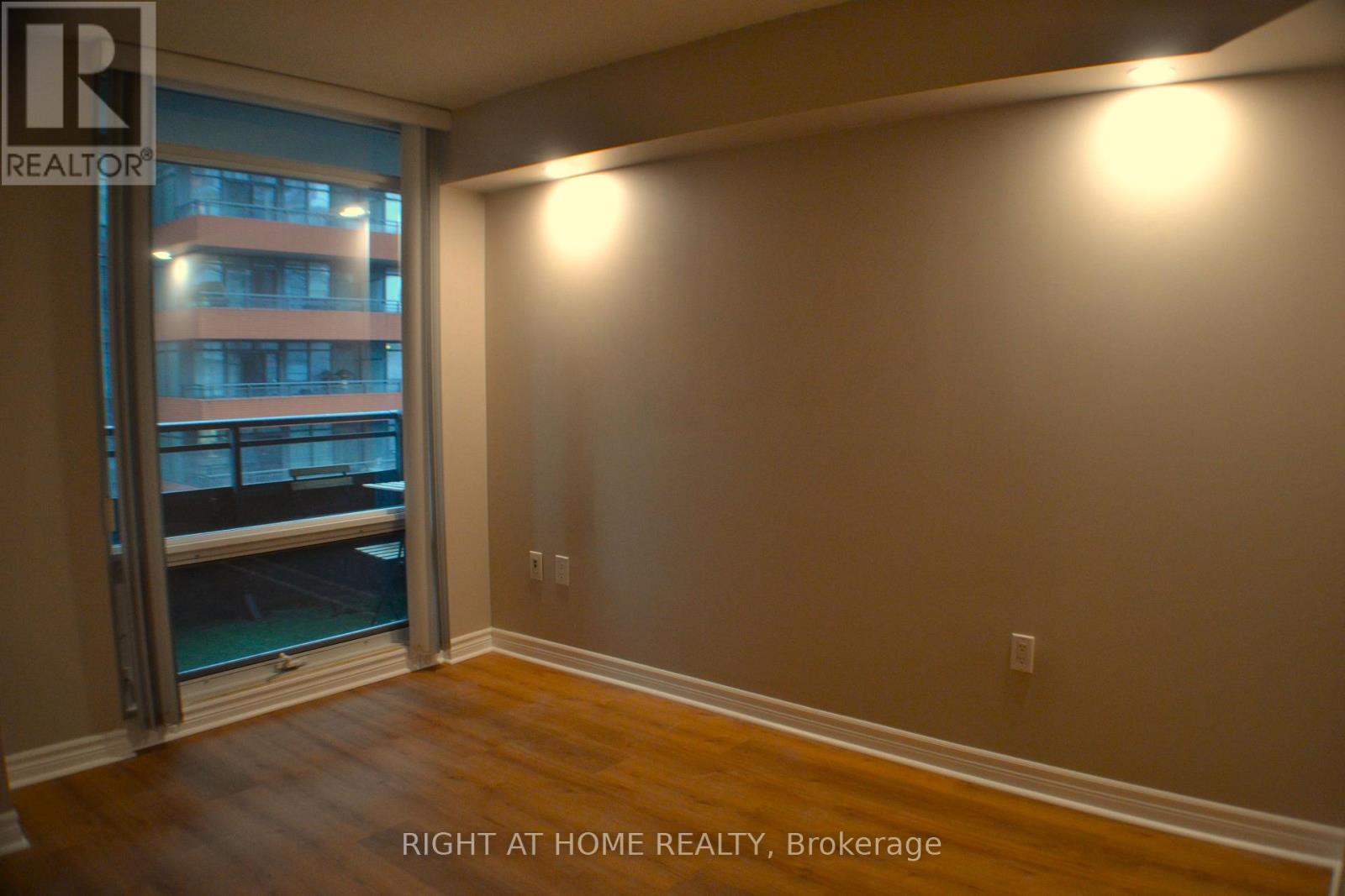 1005 - 25 Telegram Mews, Toronto, Ontario  M5V 3Z1 - Photo 15 - C13199624