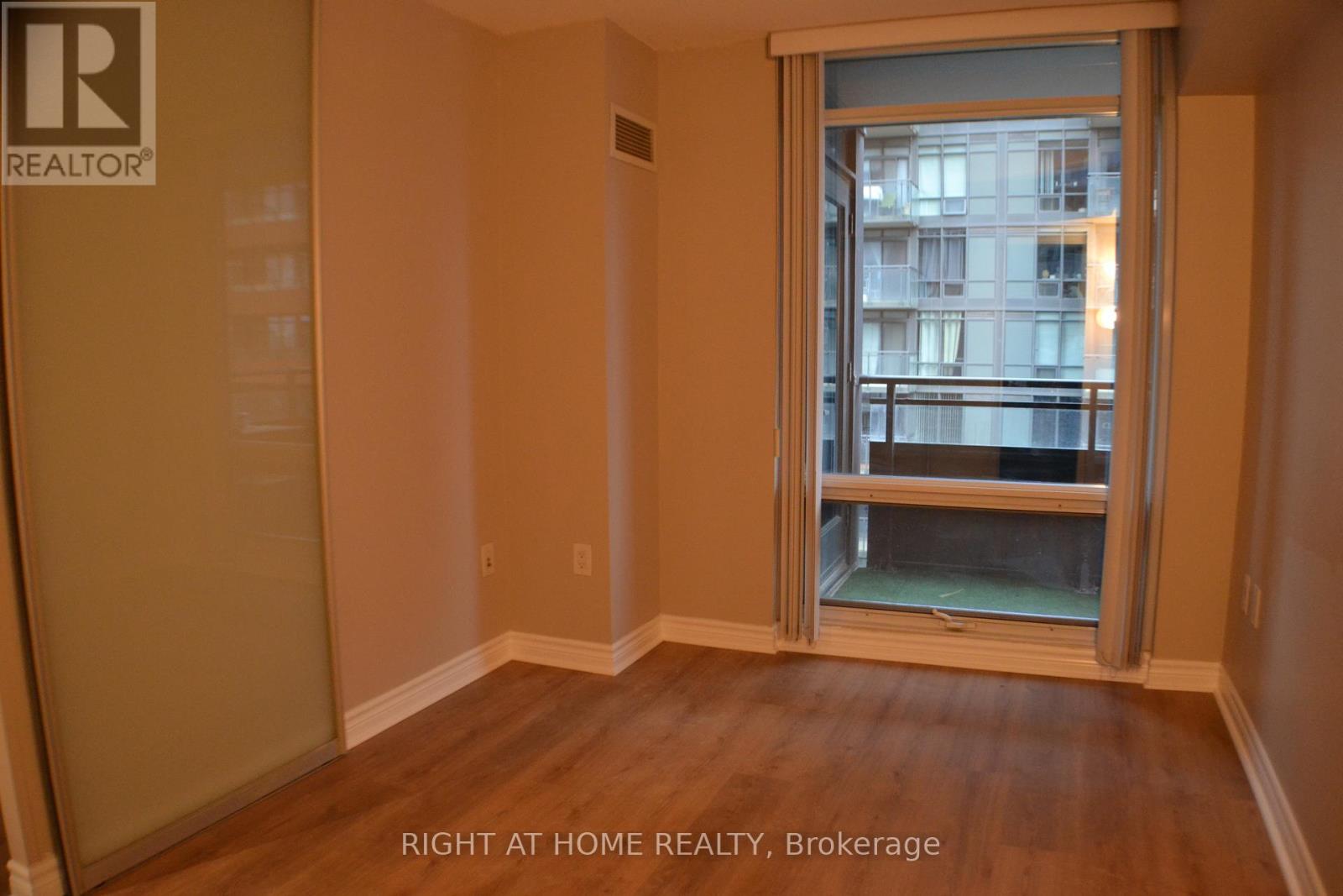 1005 - 25 Telegram Mews, Toronto, Ontario  M5V 3Z1 - Photo 17 - C13199624