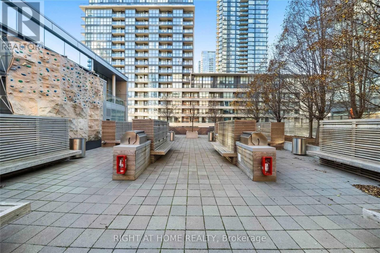 1005 - 25 Telegram Mews, Toronto, Ontario  M5V 3Z1 - Photo 43 - C13199624