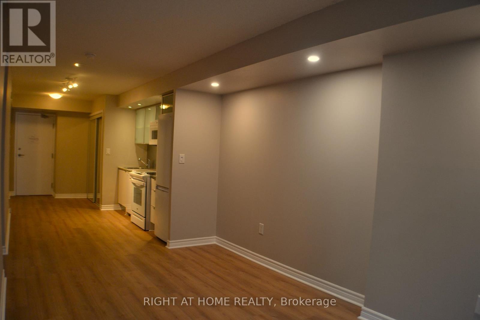1005 - 25 Telegram Mews, Toronto, Ontario  M5V 3Z1 - Photo 6 - C13199624