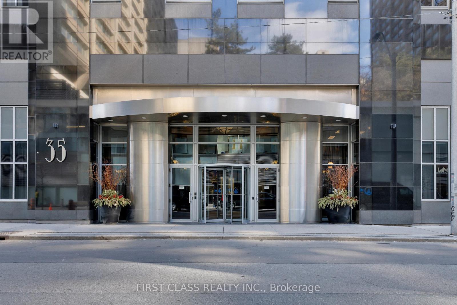 2208 - 35 BALMUTO STREET, Toronto, Ontario