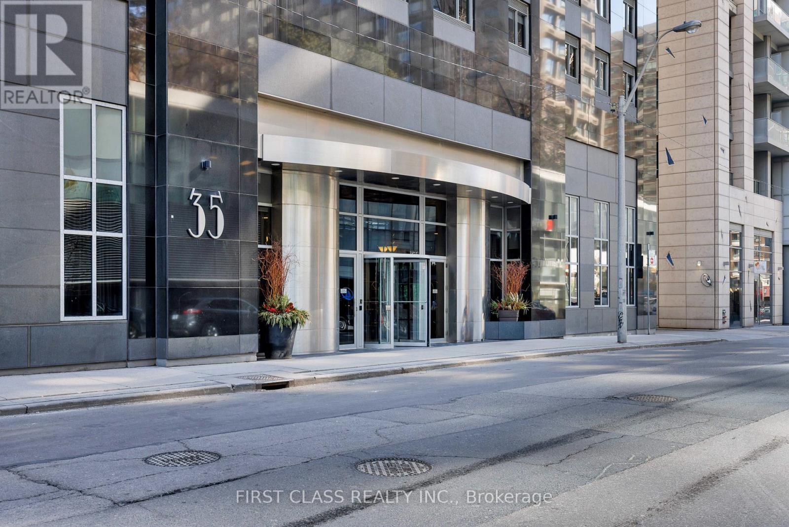 2208 - 35 Balmuto Street, Toronto, Ontario  M4Y 0A3 - Photo 3 - C13199804