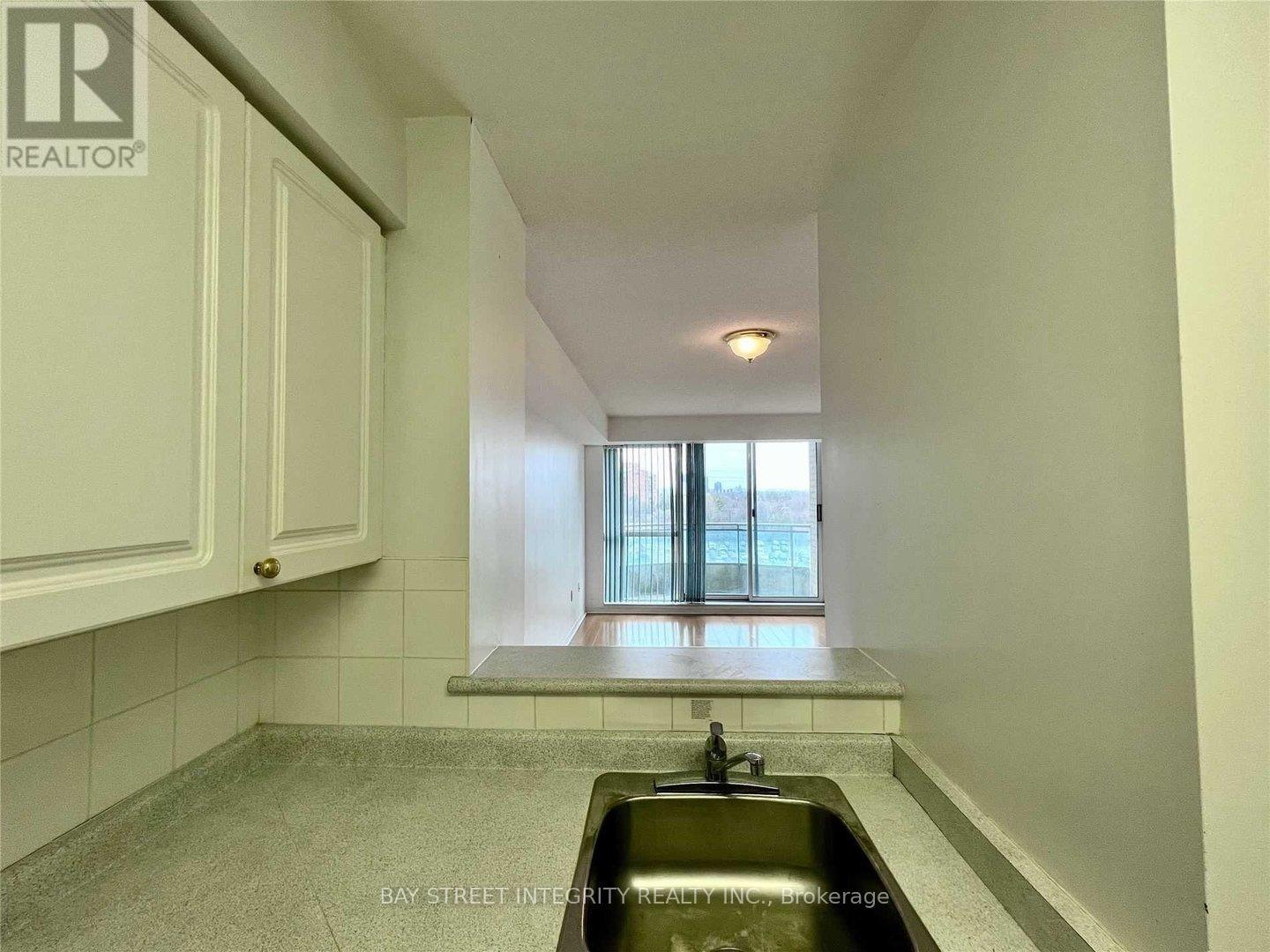 709 - 8 Pemberton Avenue, Toronto, Ontario  M2M 4K8 - Photo 11 - C13200032