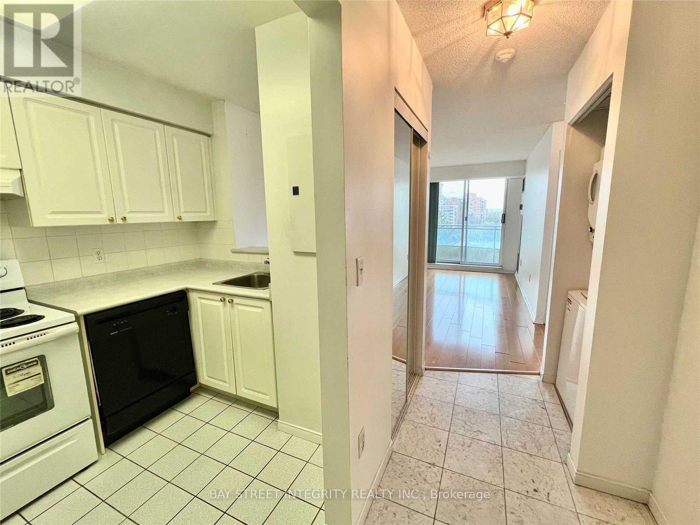 709 - 8 Pemberton Avenue, Toronto, Ontario  M2M 4K8 - Photo 13 - C13200032
