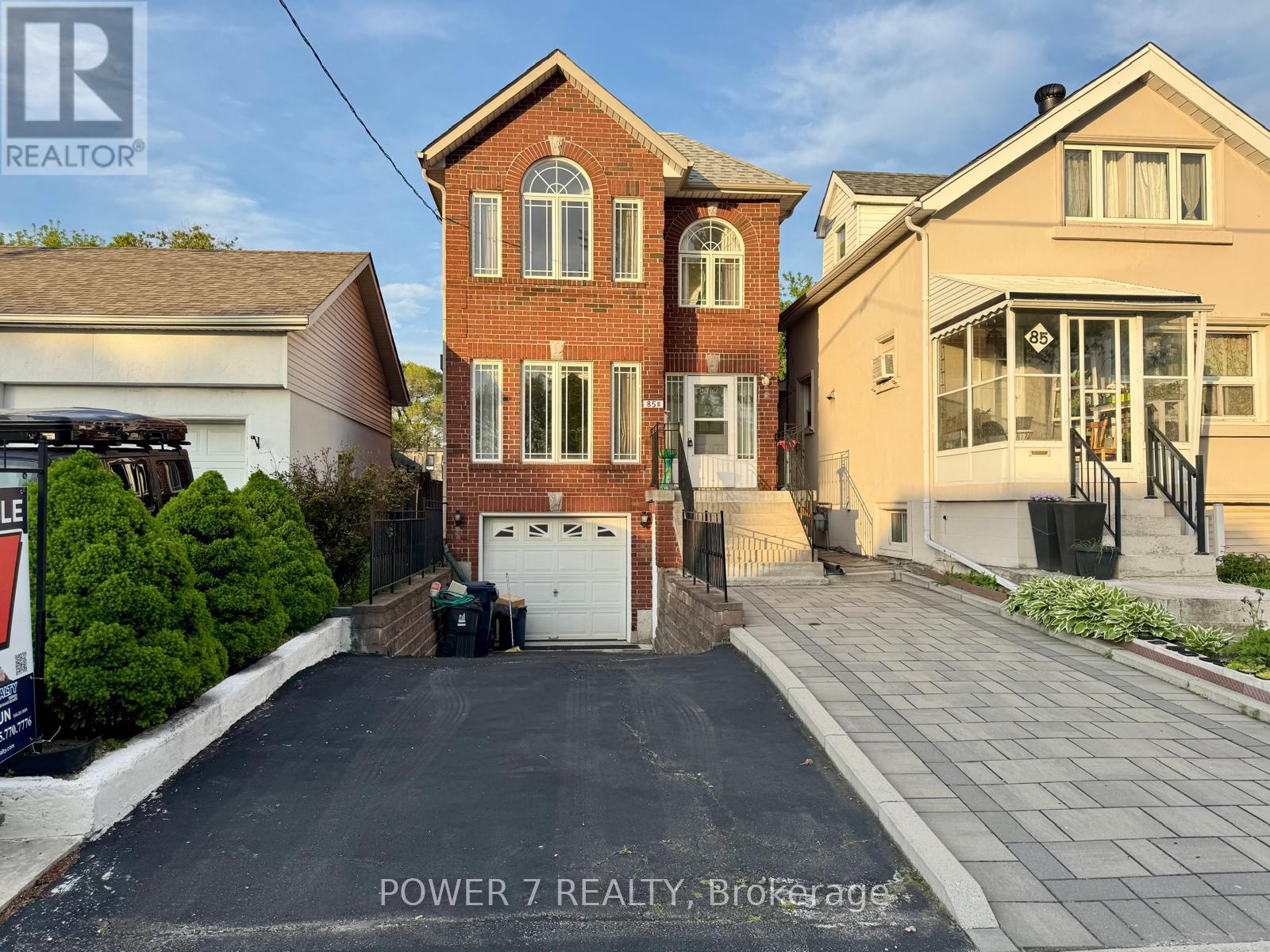 <div class="slider-price">$999,000</div><p>85b Maybourne Avenue, Toronto, Ontario</p>