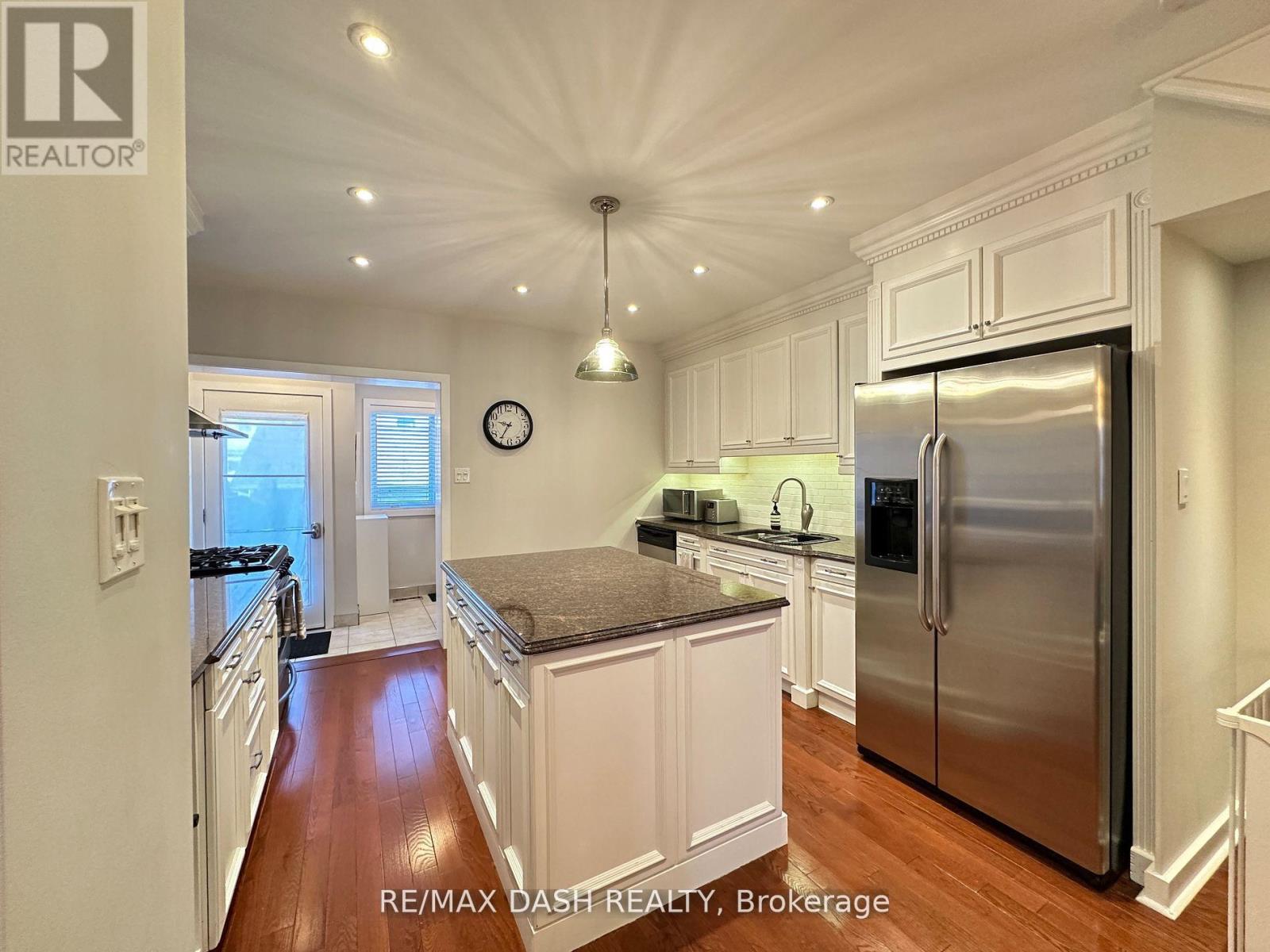 24 Berkshire Avenue, Toronto, Ontario  M4M 2Z6 - Photo 11 - E13199726