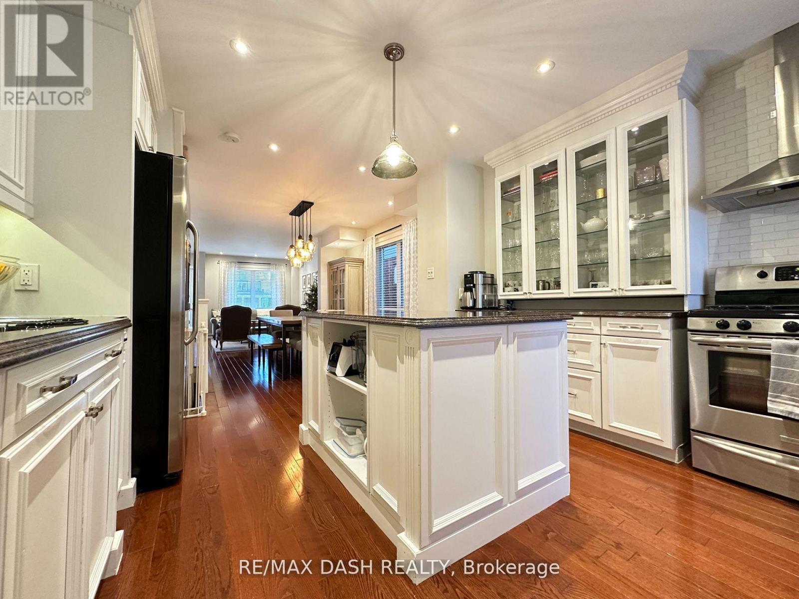 24 Berkshire Avenue, Toronto, Ontario  M4M 2Z6 - Photo 15 - E13199726