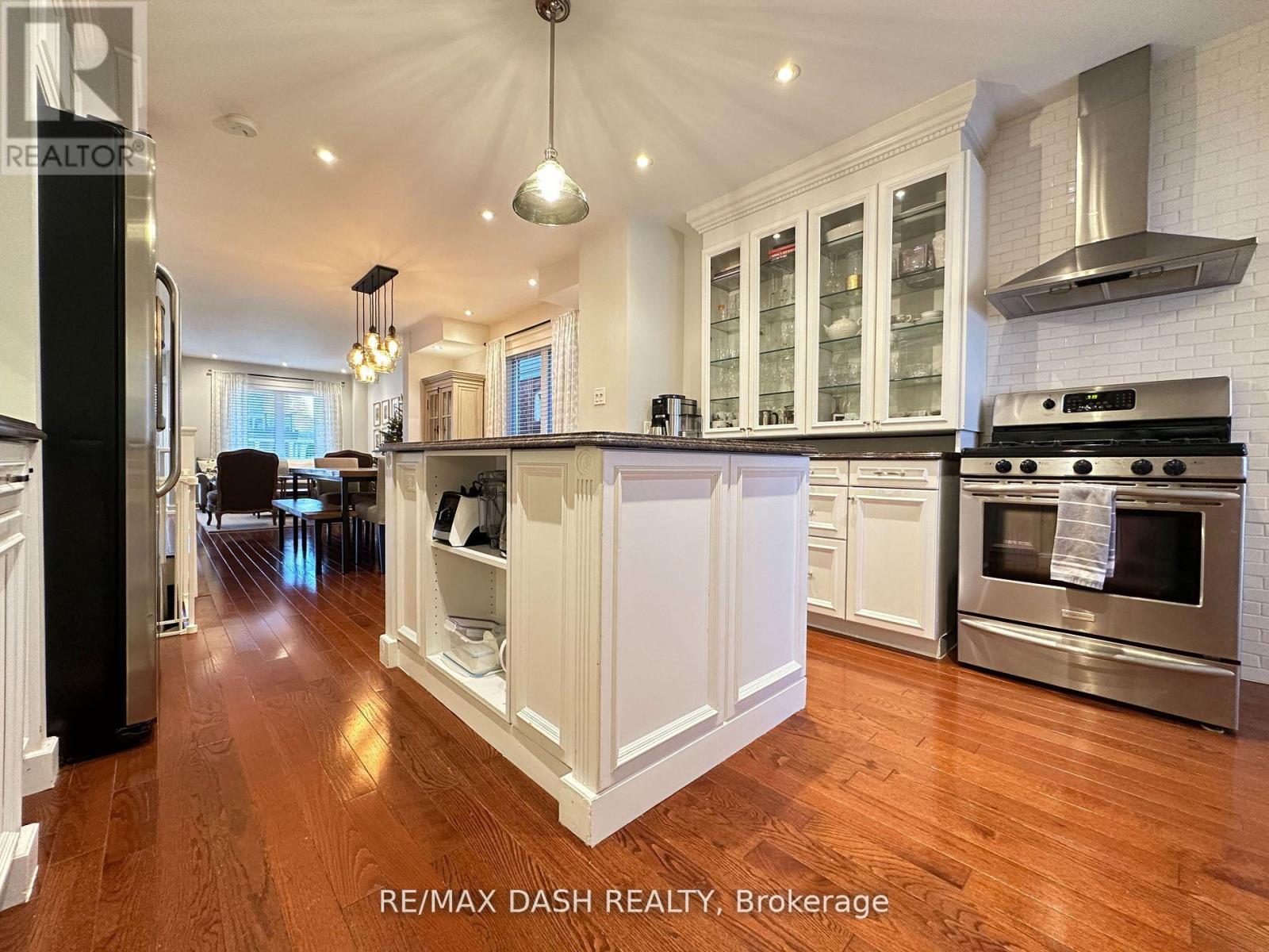 24 Berkshire Avenue, Toronto, Ontario  M4M 2Z6 - Photo 16 - E13199726