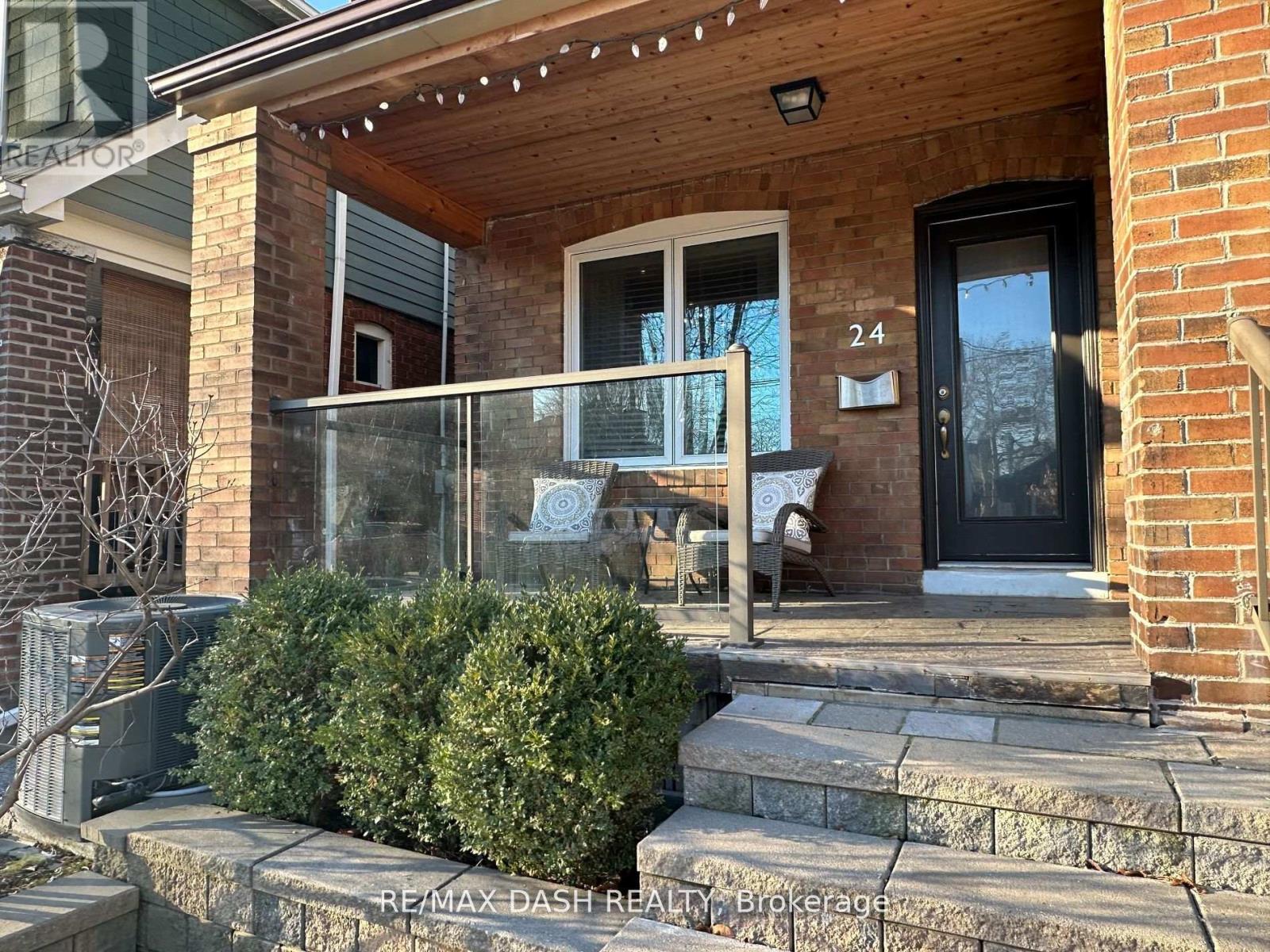 24 Berkshire Avenue, Toronto, Ontario  M4M 2Z6 - Photo 2 - E13199726