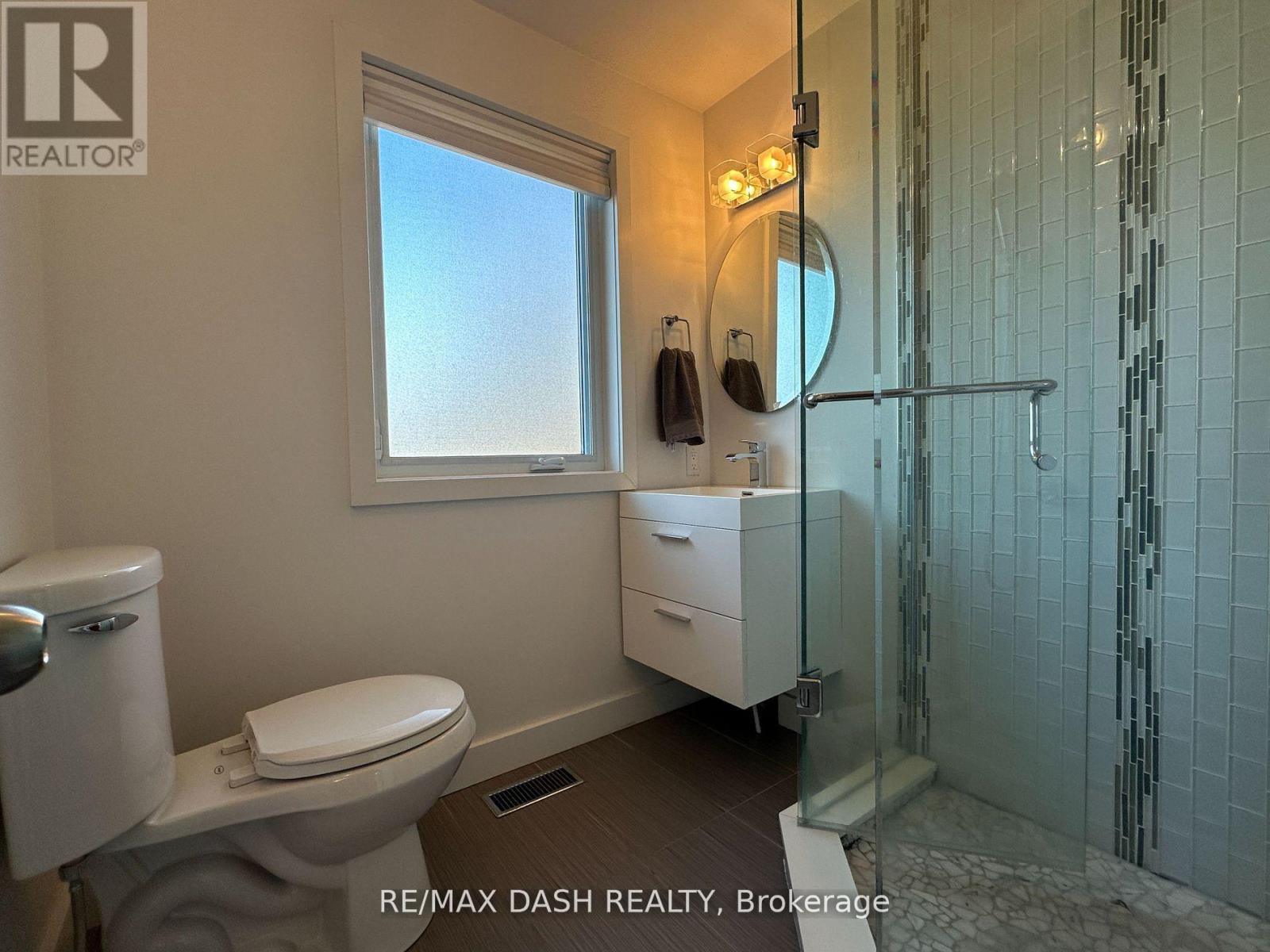 24 Berkshire Avenue, Toronto, Ontario  M4M 2Z6 - Photo 25 - E13199726