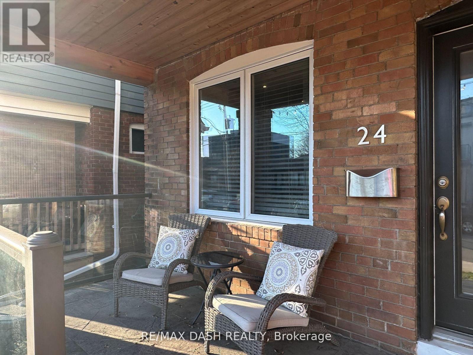 24 Berkshire Avenue, Toronto, Ontario  M4M 2Z6 - Photo 3 - E13199726